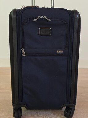 TUMI Alpha 3 International Dual Access 4-Wheeled Carry-On Spinner Luggage in Nav